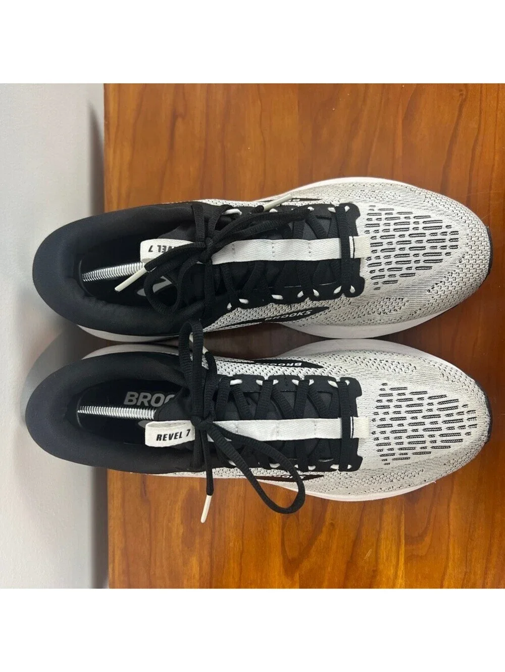 Brooks Revel 7 Running Shoes White Black Men's Size 10 D Like New Sneakers